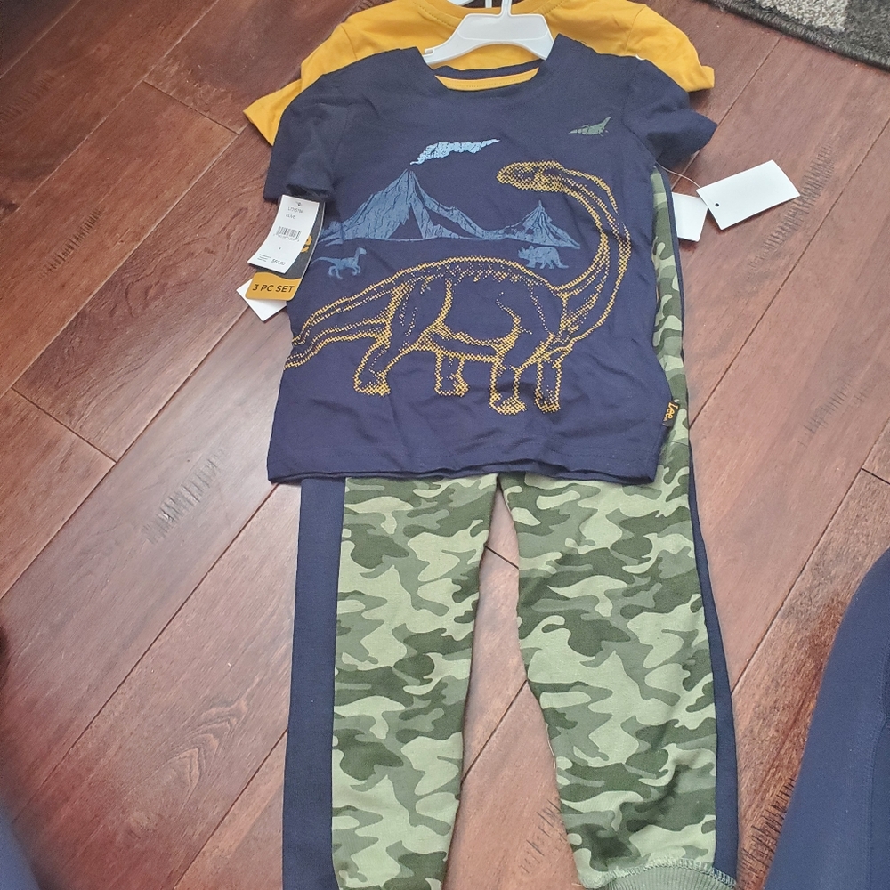 3 piece Lee outfit with joggers and 2 tshirts size 4 kids new with tags
